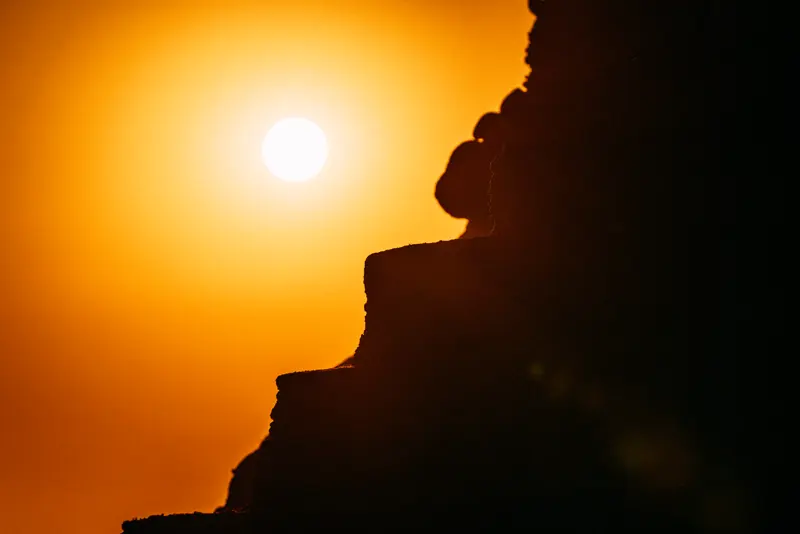Sol tras el acantilado